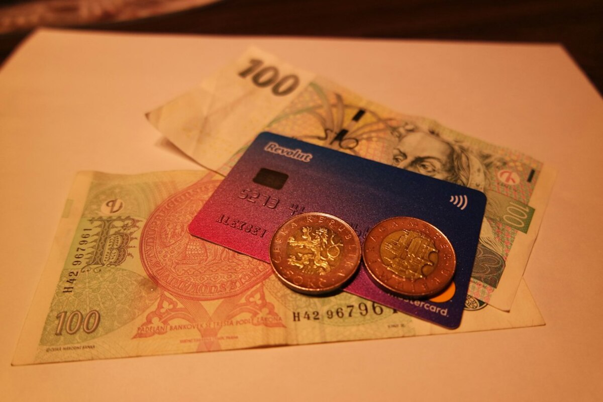 Dynamic Currency Conversion: The “Helpful” Card Machine Option That Usually Costs You More