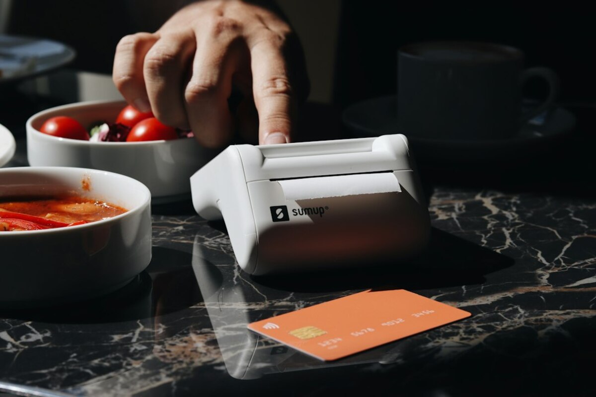Paying With a QR Code: When It’s Handy, When It’s Risky, and How to Do It Safely
