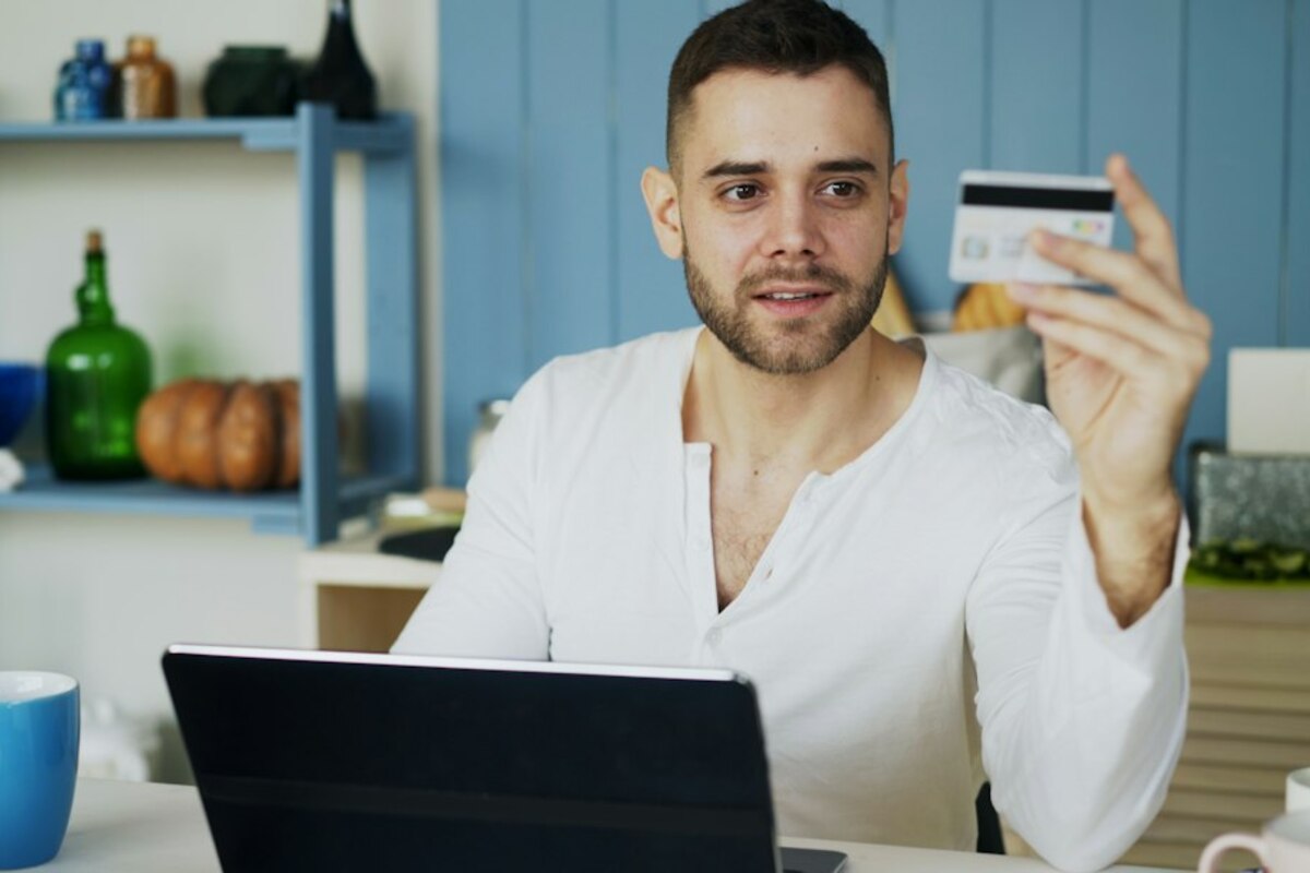 Should Your Small Business Use a Virtual Credit Card? A Practical Guide to Safer Online Purchases