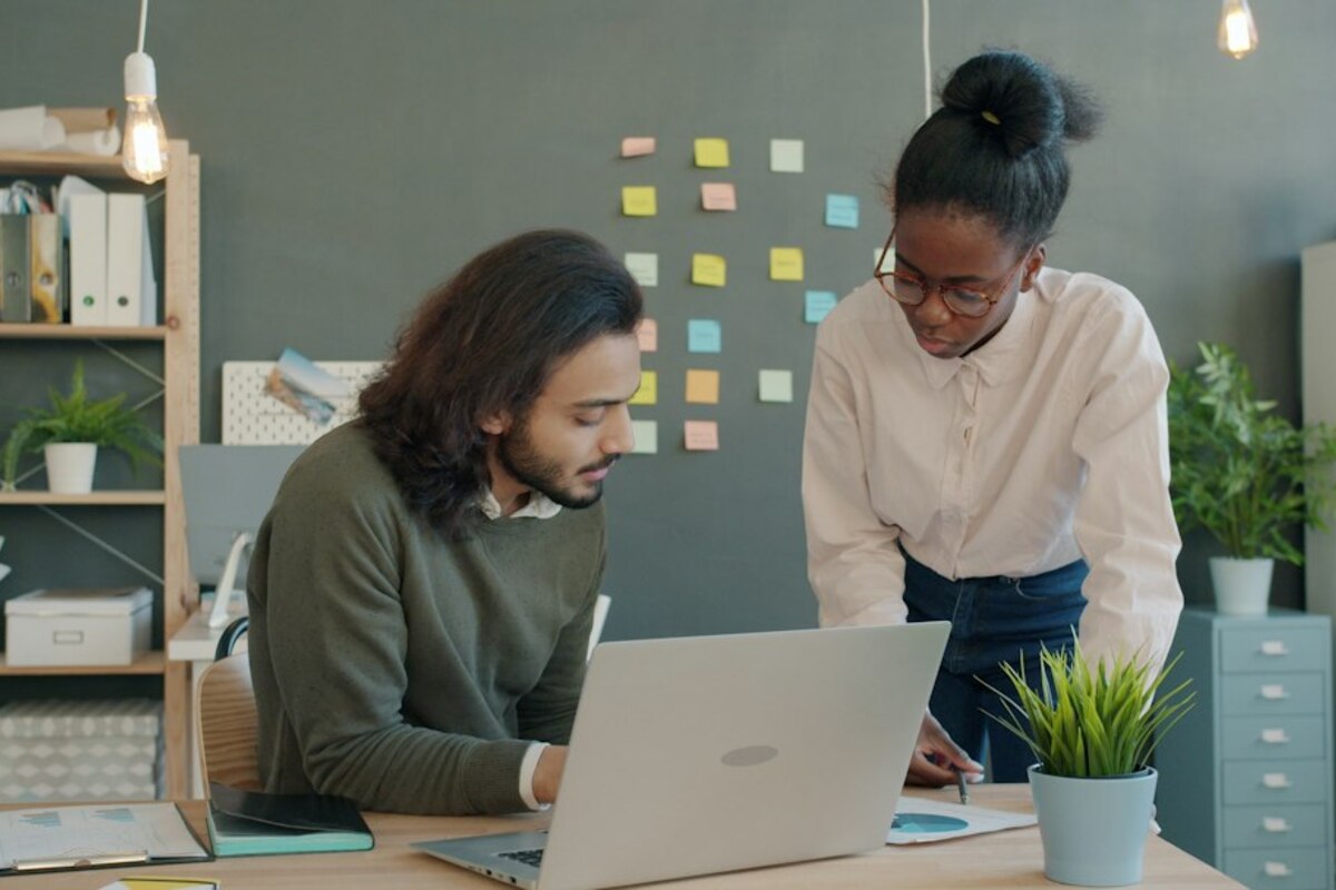 What Is a PEO (and Why Some Companies “Outsource” HR Without Losing Control)